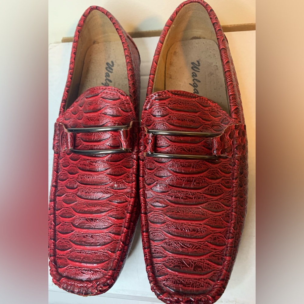 WALGATE..Red Crocodile Pattern Loafers. Men’s
Size 10